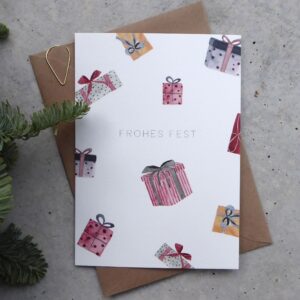 Aquarell-Weihnachtskarte mit gemalten Geschenken und Schriftzug „Frohes Fest“